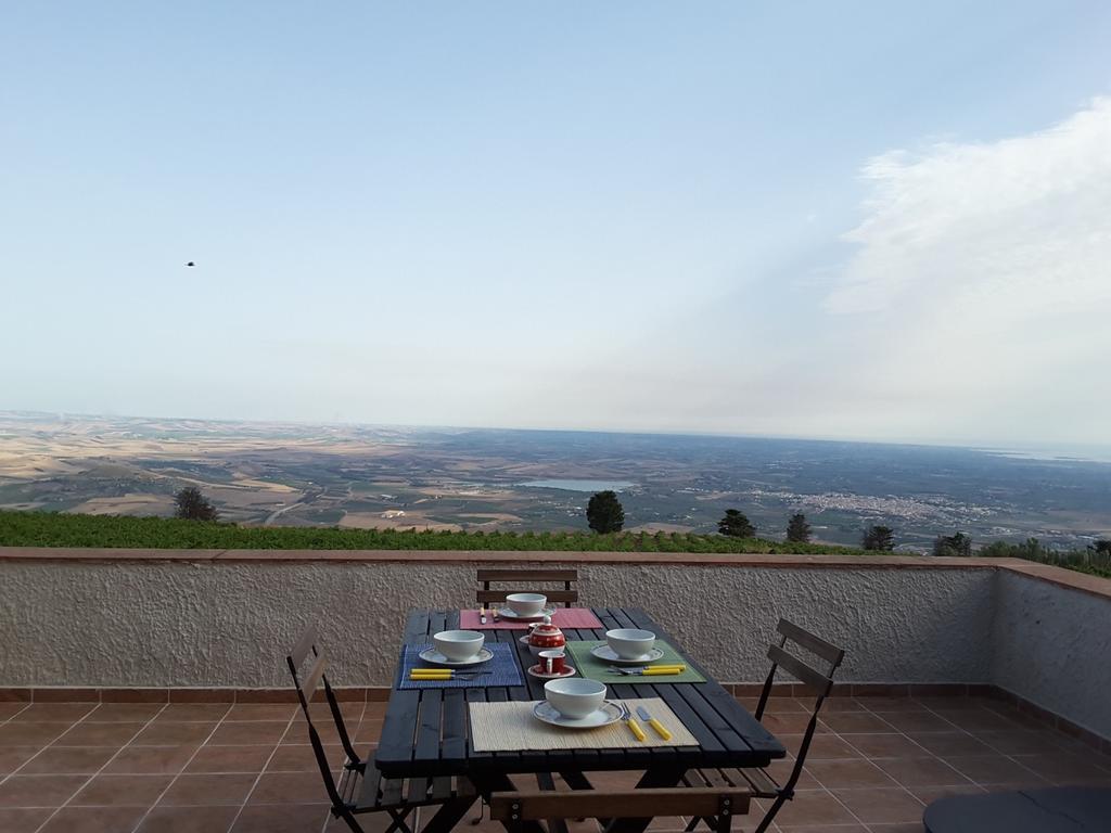 Gasthaus Casa Nel Vigneto Erice Exterior foto