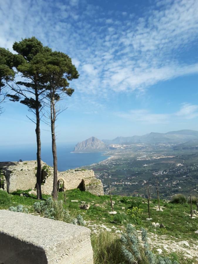 Gasthaus Casa Nel Vigneto Erice Exterior foto